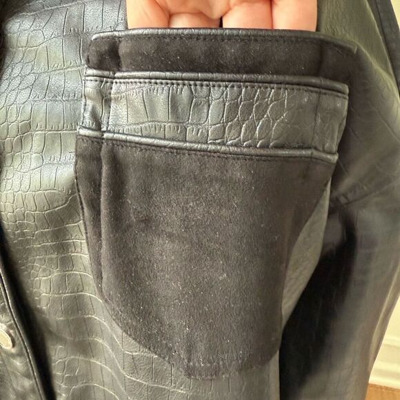 Maniere De Voir Faux Leather Snap Front Oversized Shirt 8 L - Picture 4 of 9